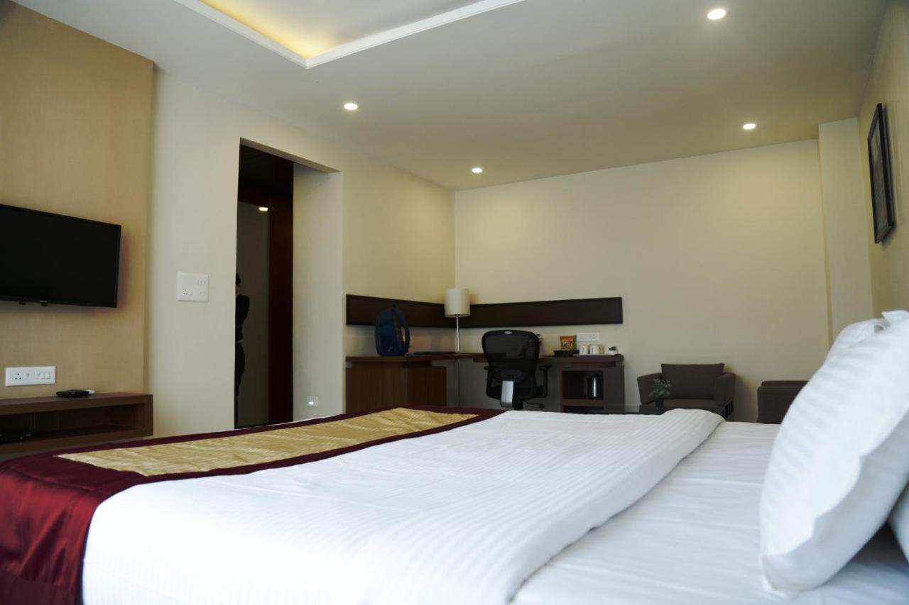 Hotel Prism - A Boutique Hotel Jorhāt Dış mekan fotoğraf