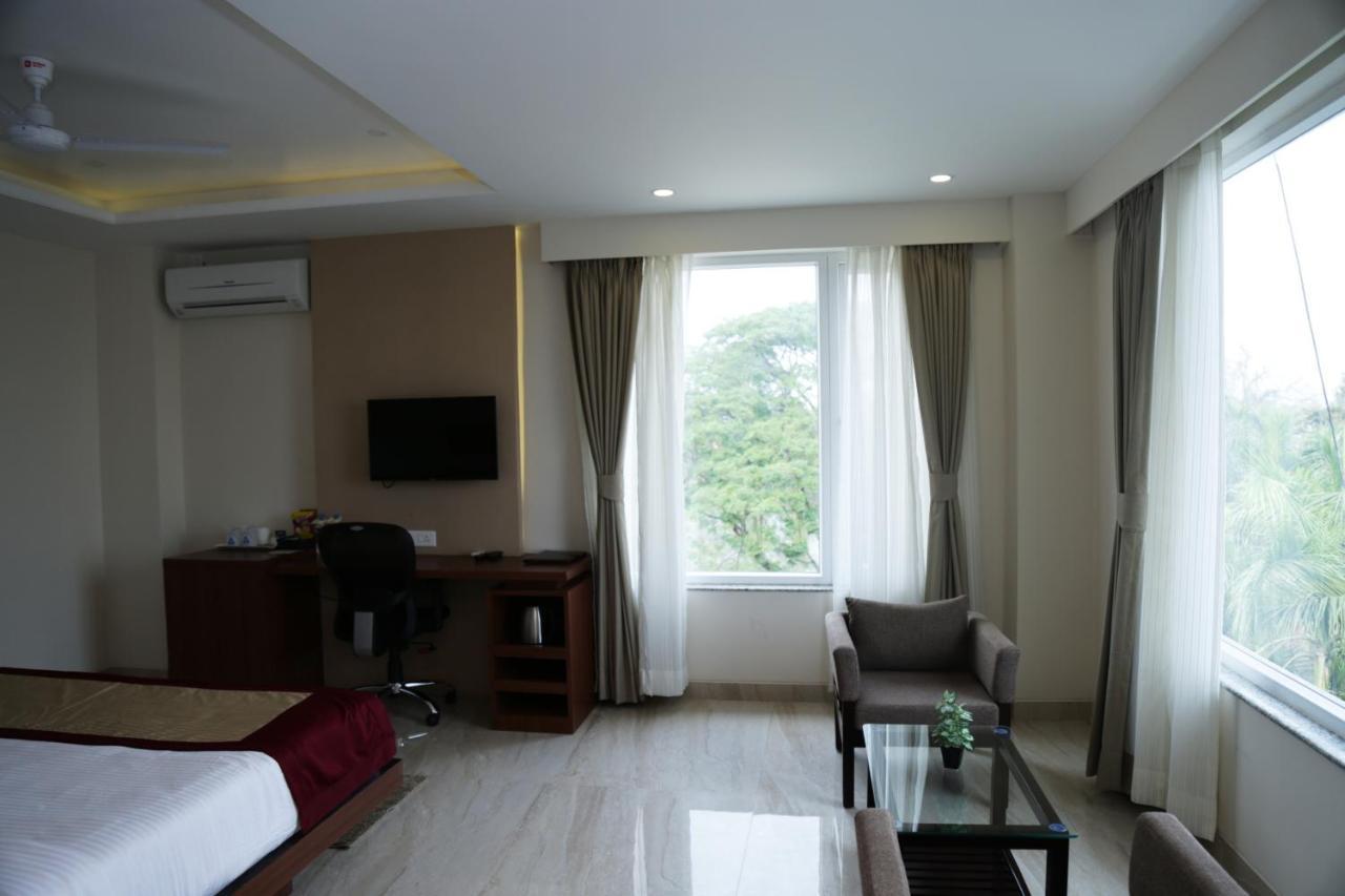 Hotel Prism - A Boutique Hotel Jorhāt Dış mekan fotoğraf